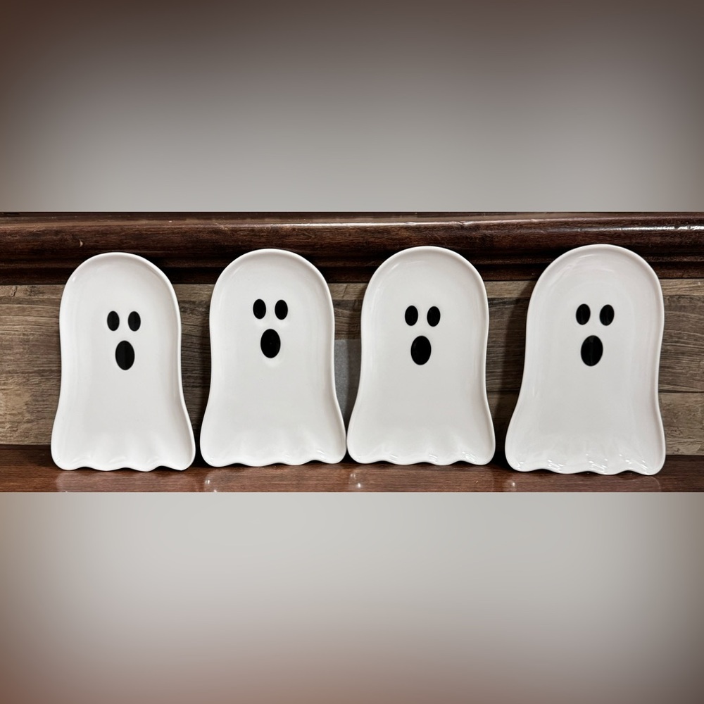 Super Cute 🥰 Set of 4 Ghost 👻 serving plates 100% Melamine by Goblin & Gho…